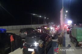 Pelabuhan Bakauheni padat kendaraan pada hari libur Natal