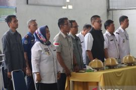 Bupati KolakaTimur resmikan bantuan rumah di  Desa Tondowatu