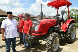 Bupati Kukar bantu ratusan mesin pertanian  wujudkan lumbung pangan