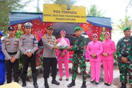 Kapolres Natuna tinjau pos pengamanan Natal dan Tahun Baru 2024
