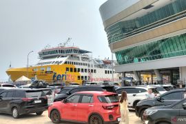 Pemudik terus berdatangan memadati Pelabuhan Bakauheni