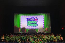 Ratusan mitra pengemudi Grab dan keluarga nonton film bareng