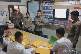 Polda Babel pantau pos pelayanan di Pelabuhan Tanjungkalian