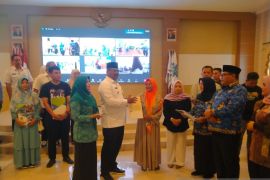 Pelaku UMKM di Bangka terima bantuan alat produksi