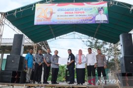 Kakanwil Kemenkumham Babel serahkan penghargaan KKP HAM kepada Bupati Riza Herdavid