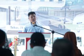 Pemkab sambas bangun drainase dan pedestrian pasar Tebas