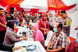 Polri gelar bakti kesehatan dan sosial di Jatim