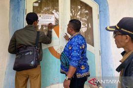 Seribu vila di Cianjur dipasangi stiker karena menunggak pajak