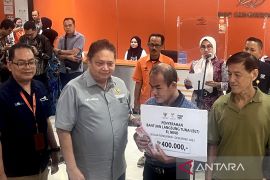 Airlangga salurkan BLT El Nino di Jakarta Barat