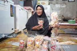 Ampiang Ikan Raisyah Tetap Eksis, Program PUMK PT Timah Tbk Bantu Promosikan Produk Dahlena