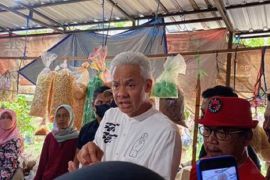Ganjar Pranowo terima keluhan naiknya harga bahan pokok di Pasar Kota Wonogiri