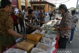 Pemusnahan barang bukti narkoba di Polda Lampung Page 2 Small