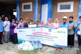 Peringati Hari Kesetiakawanan Sosial Nasional (HKSN) Bersama Pemerintah Daerah, Srikandi PLN Salurkan Paket Gizi Untuk Anak Stunting