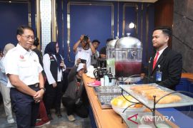 Tingkatkan pelayanan, KAI hadirkan "Luxury Lounge" di Stasiun Gubeng