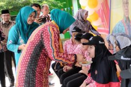 Tabalong Regent invites children to like fish