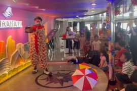 Kapal Kirana IX ciptakan suasana ceria penumpang saat menyeberang