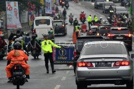Jalur wisata Puncak Bogor diberlakukan "car free night"