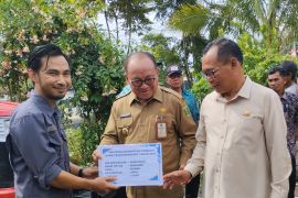 Asosiasi Petani Milenial Tabalong terima bantuan alsintan