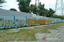 Pemkab Cirebon fasilitasi anak muda ciptakan mural positif