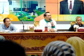 Kalsel kemarin, Aditya motivasi ASN hingga Asosiasi Petani Milenial terima alsintan