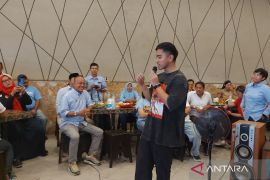 Susah senyum jadi catatan Kaesang tentang kekurangan Gibran