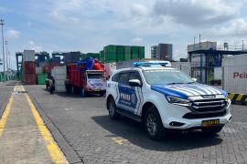 Polda Maluku kawal pengiriman surat suara DPD ke  Buru dan Bursel