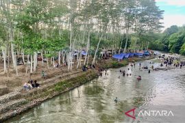 Wisata Alam Sungai Maranting di Balangan selalu ramai pengunjung