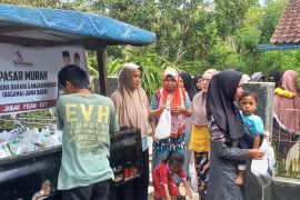 Relawan Baraya Ganjar-Mahfud Jabar gelar pasar murah