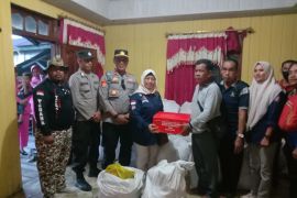 Korban angin puting beliung di Kabupaten Paser terima bantuan