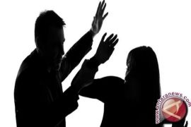 Seorang wanita dianiaya adik sepupu saat bahas soal harta warisan di Depok