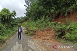Longsor di Kuansing telah diatasi