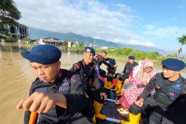 Polda Jambi kirim personel buat dapur umum bantu warga Kerinci