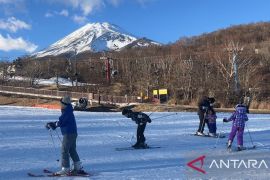 Ski jadi pilihan wisatawan isi libur Tahun Baru di Jepang