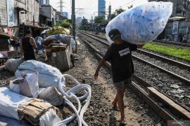 KAI imbau masyarakat tidak beraktivitas di jalur rel kereta api