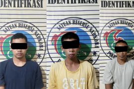 Polres Balangan bekuk tiga pria kasus sabu di samping Pos Lantas