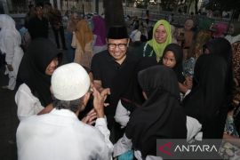 Ziarah ke Sunan Ampel, Cak Imin doakan Anies tampil apik di debat