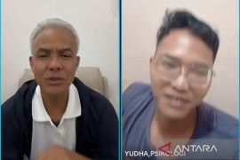 Ganjar gunakan "live" TikTok tanya kesehatan mental kepada anak muda
