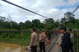 Polres Tabalong cari bocah diduga tenggelam di Desa Kitang