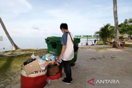Kalsel kemarin, sampah pantai hingga Aditya terima anugerah PWI