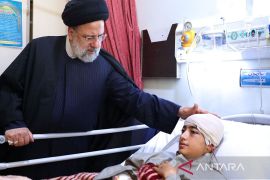 Helikopter rombongan Presiden Iran jatuh, pencarian berlanjut