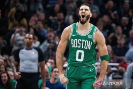 Boston Celtics menang telak atas Golden State Warriors 125-85