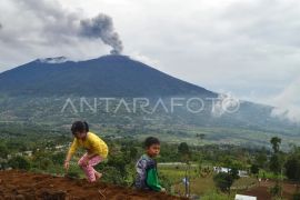 Foto-foto erupsi Gunung Singgalang Page 2 Small