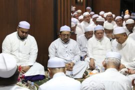 Wabup Banjar bersama ribuan jamaah hadiri haul Syekh Semman Mulia