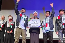 Konser amal Opick bertajuk "Munajat Cinta" di dua kota di Jepang himpun donasi Rp808 juta