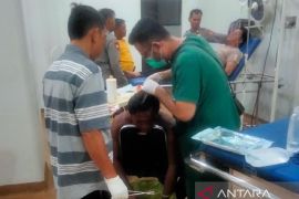 Samson nyaris remuk diamuk massa