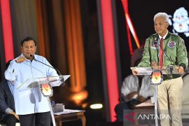 Ganjar tolak ajakan Prabowo untuk bahas data pertahanan usai debat Capres