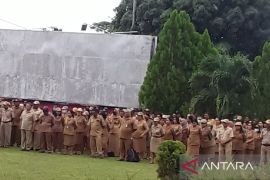 Pemkab Biak minta ASN tingkatkan disiplin kerja layani warga