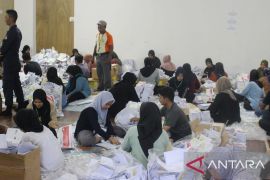 KPU Tarakan Mulai Melipat Surat Suara Pemilu
