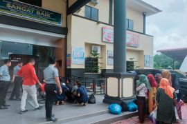 Imigrasi Dumai berangkatkan 17 pengungsi Rohingya ke Rudenim Pekanbaru