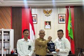 PLN beri penghargaan kepada Pemkot Singkawang bayar listrik tepat waktu